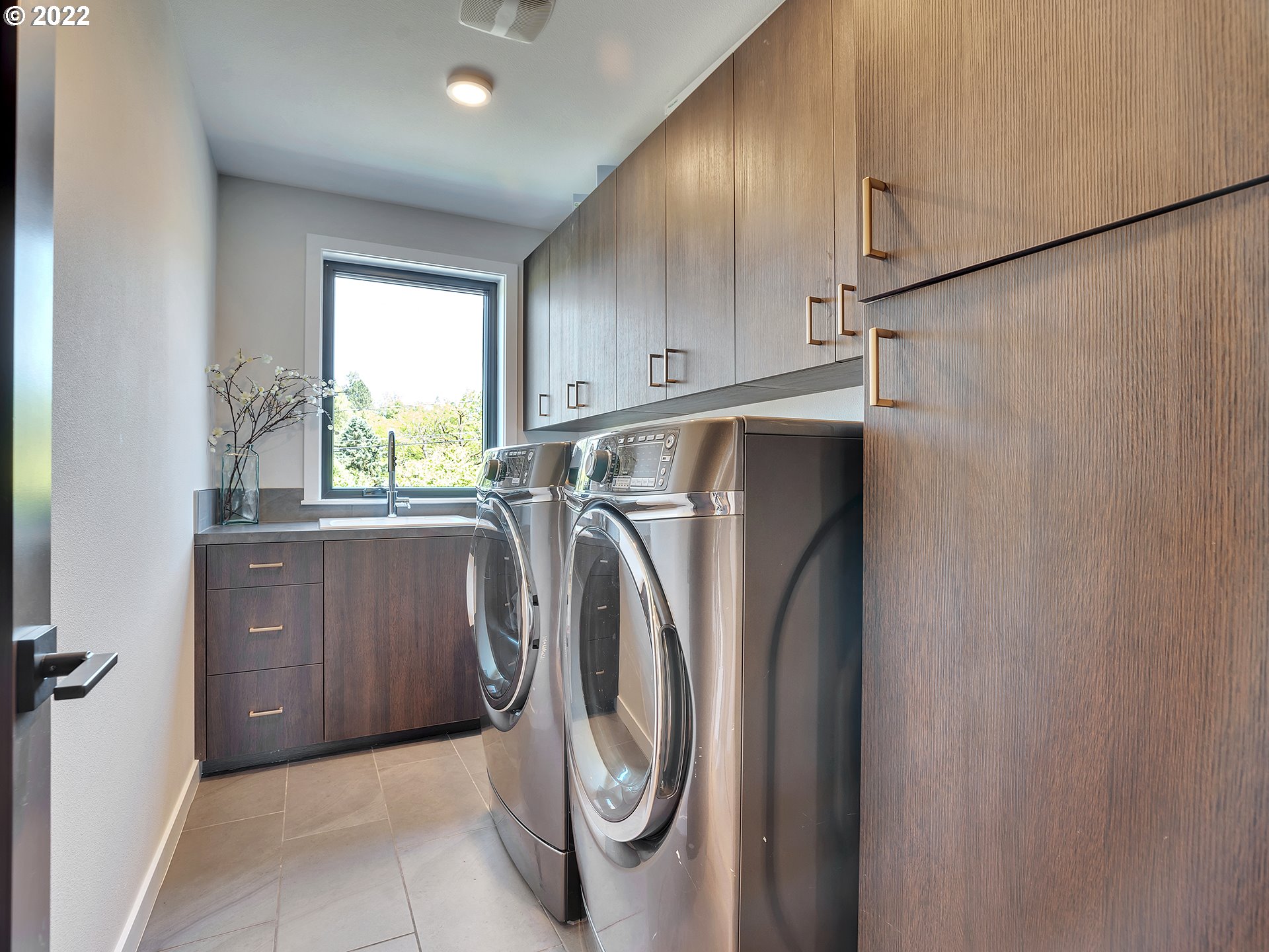 8237 Southwest 46th Avenue Portland, OR 97219 - Photo 31 of 32 Gallery Image 31