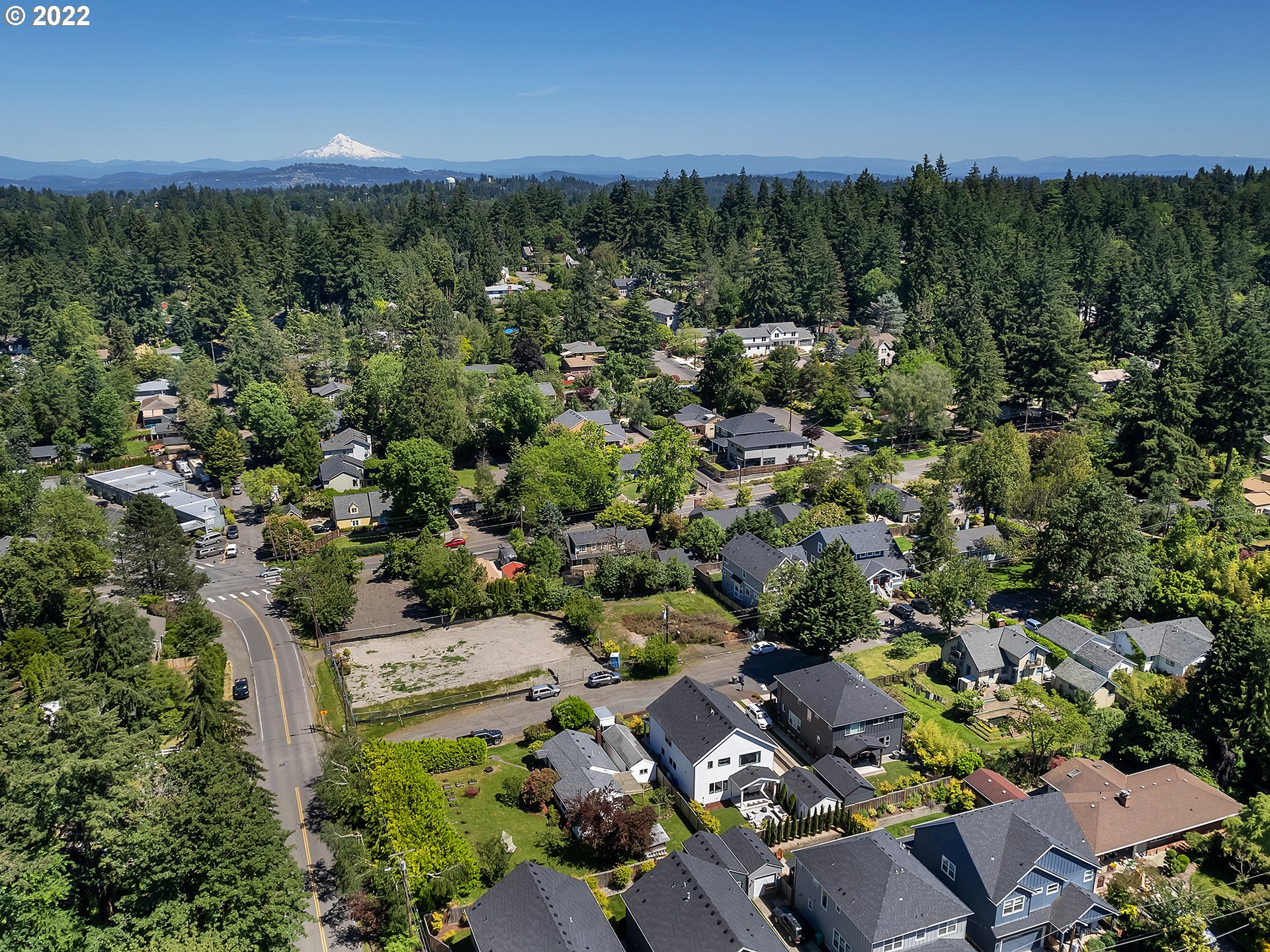 8237 Southwest 46th Avenue Portland, OR 97219 - Photo 7 of 32 Gallery Image 7
