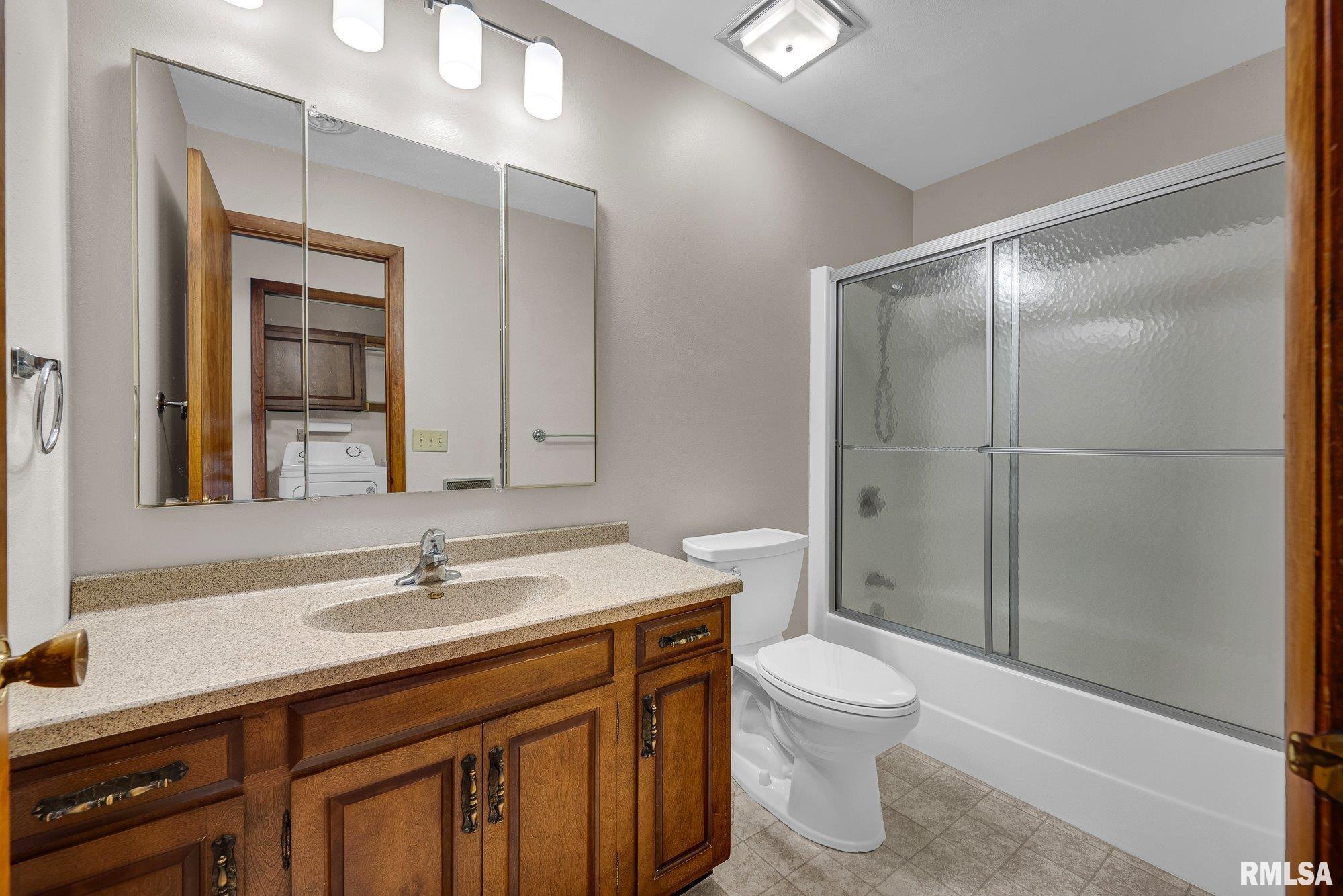 526 West Chestnut Street Oneida, IL 61467 - Photo 27 of 38 Gallery Image 27