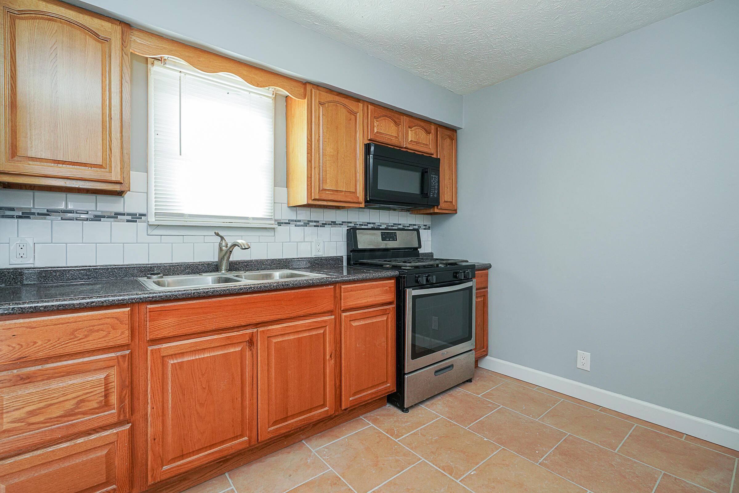 1126 Maplewood Road Columbus, OH 43207 - Photo 6 of 18 Kitchen