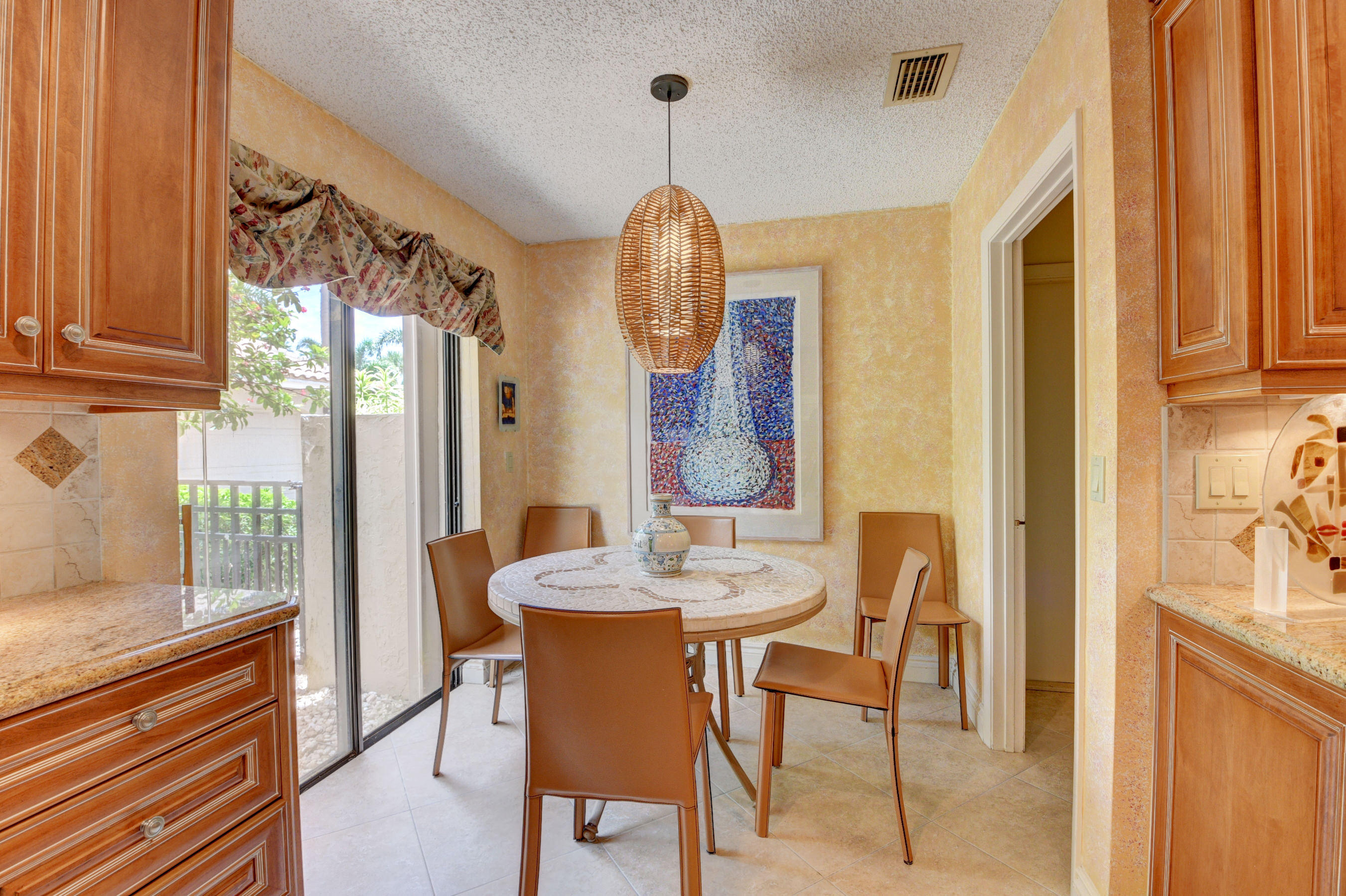 17525 Vía Capri Boca Raton, FL 33496 - Photo 9 of 31 Breakfast Area