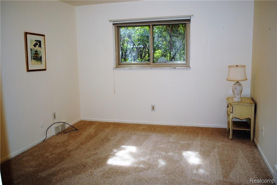 946 North Adams Road, Unit 4 Birmingham, MI 48009 - Photo 7 of 13 DSC_0141.JPG