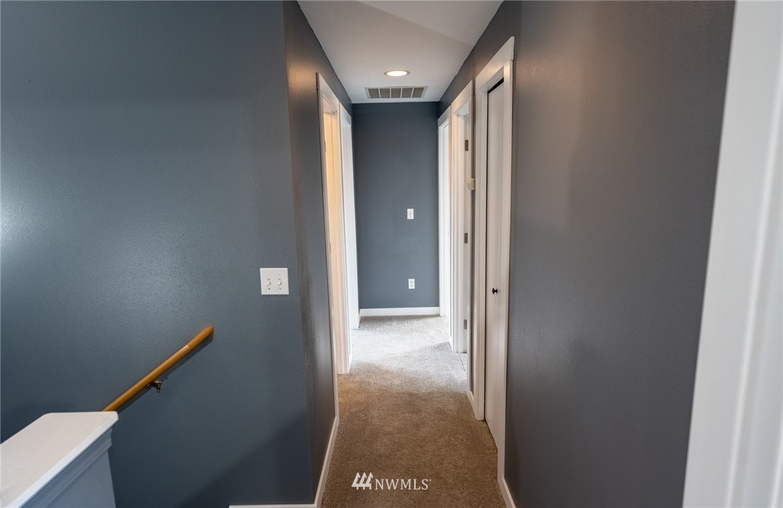 427 Rohrer Loop Sedro-Woolley, WA 98284 - Photo 22 of 36 a view of hallway