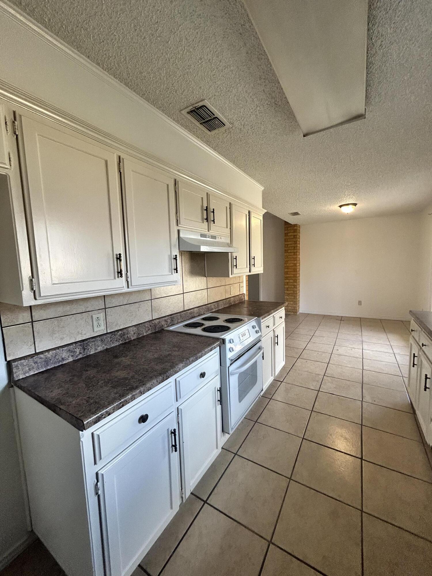 5714 88th Street Lubbock, TX 79424 - Photo 5 of 16 IMG_5241