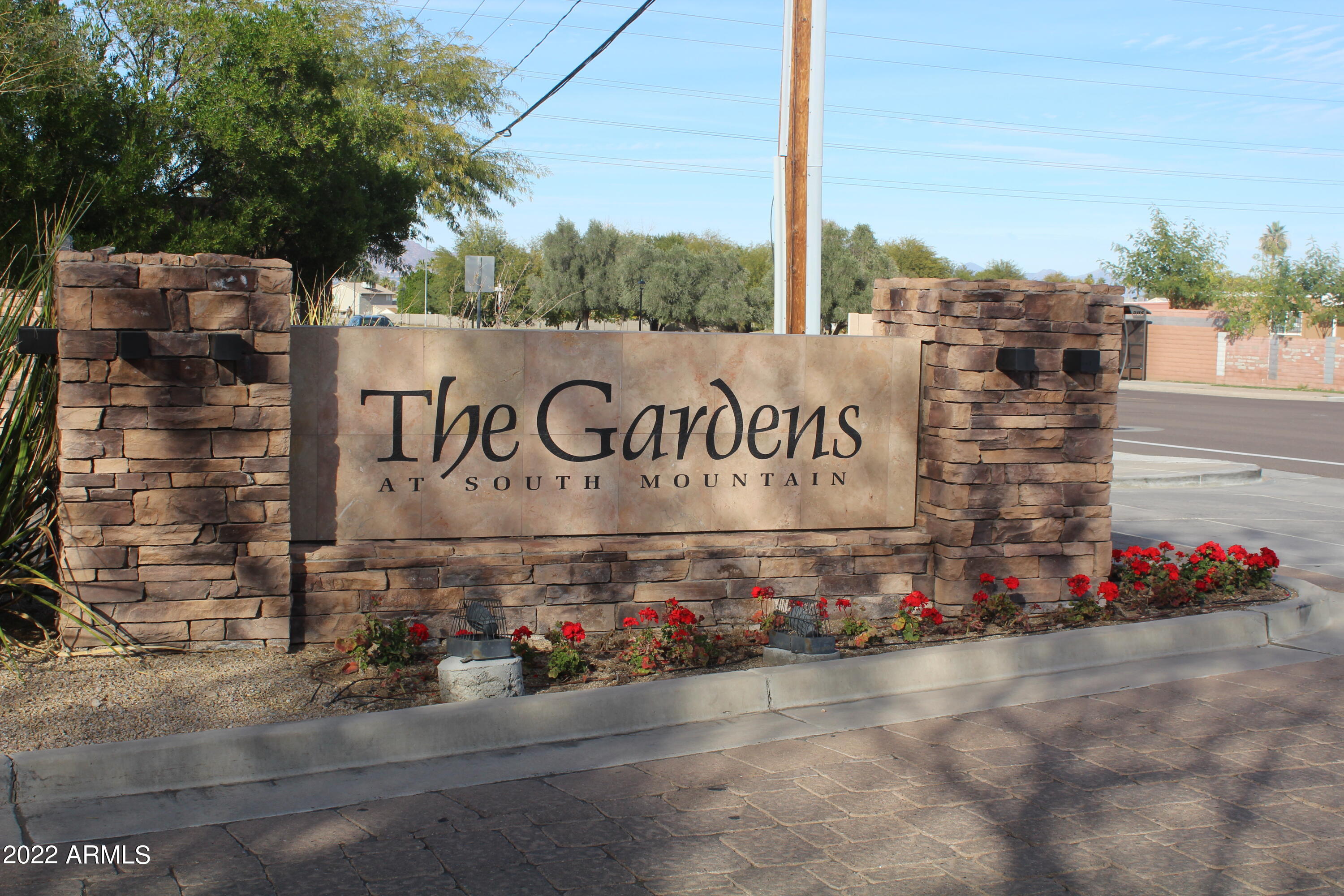3928 East Minton Street Phoenix, AZ 85042 - Photo 3 of 24 IMG_1140