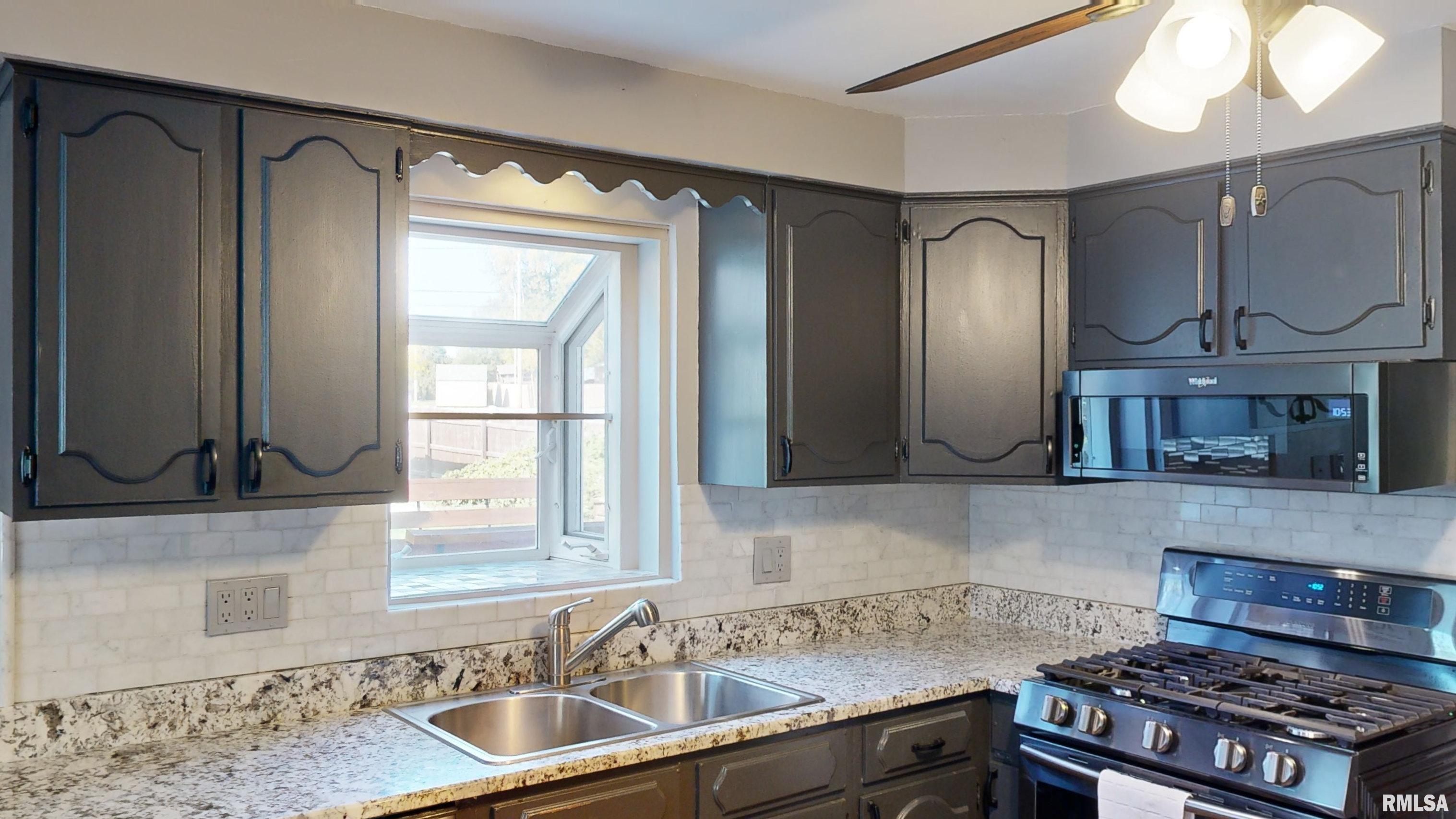 704 Devonshire Road Washington, IL 61571 - Photo 23 of 54 Gallery Image 23