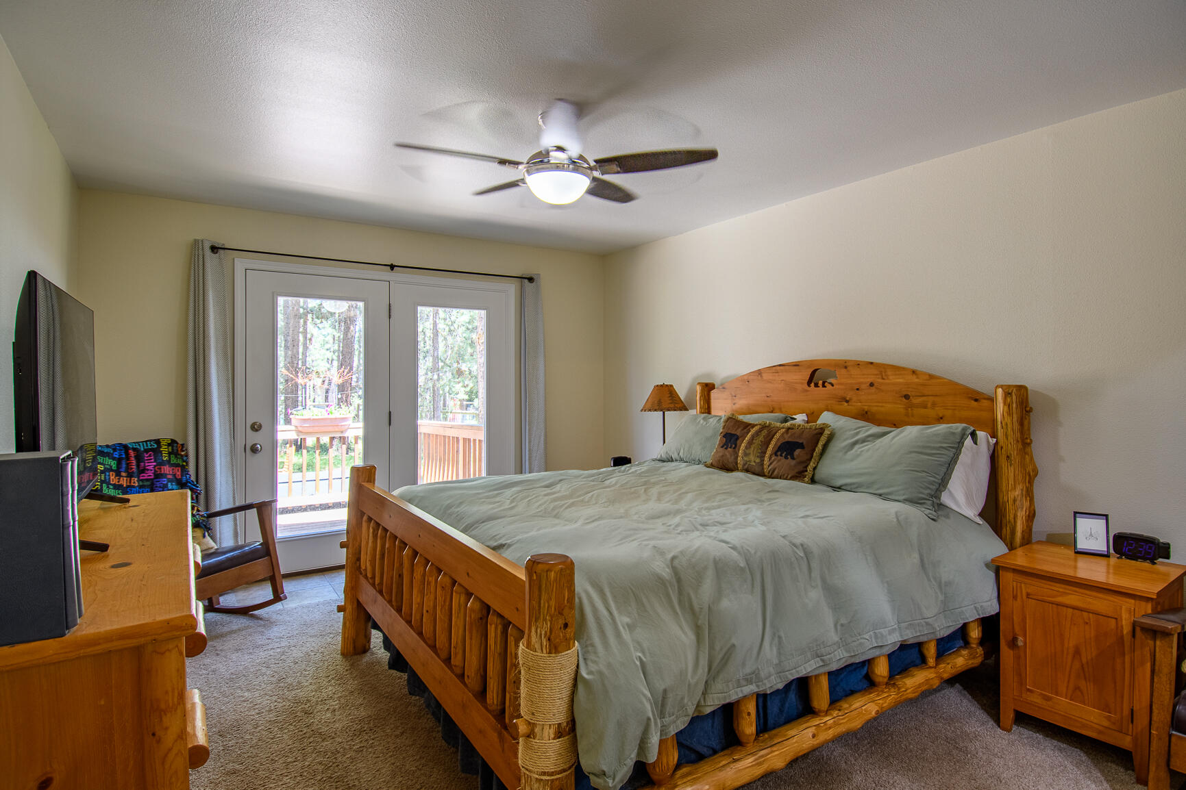 16886 Jacinto Road Bend, OR 97707 - Photo 14 of 26 Primary Suite