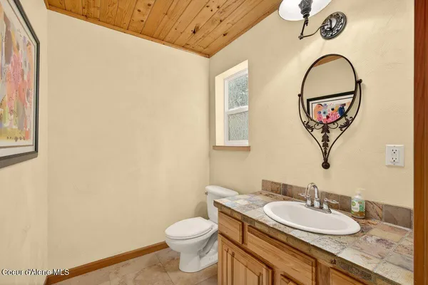 $545,000 | 33885 North Moonbeam Court, Bayview, ID 83803