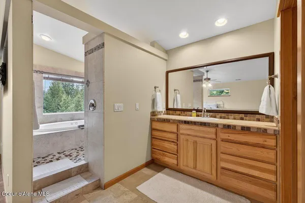 $545,000 | 33885 North Moonbeam Court, Bayview, ID 83803