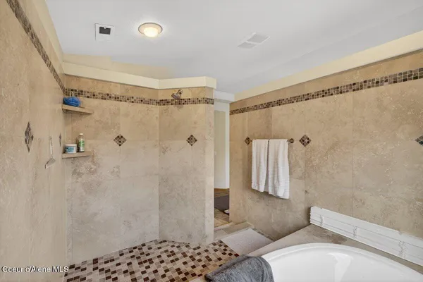 $545,000 | 33885 North Moonbeam Court, Bayview, ID 83803