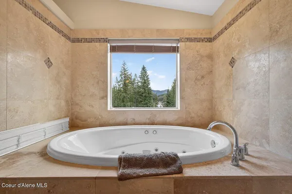 $545,000 | 33885 North Moonbeam Court, Bayview, ID 83803
