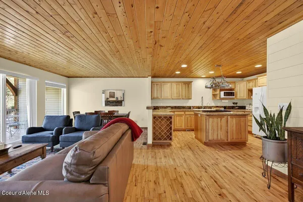 $545,000 | 33885 North Moonbeam Court, Bayview, ID 83803