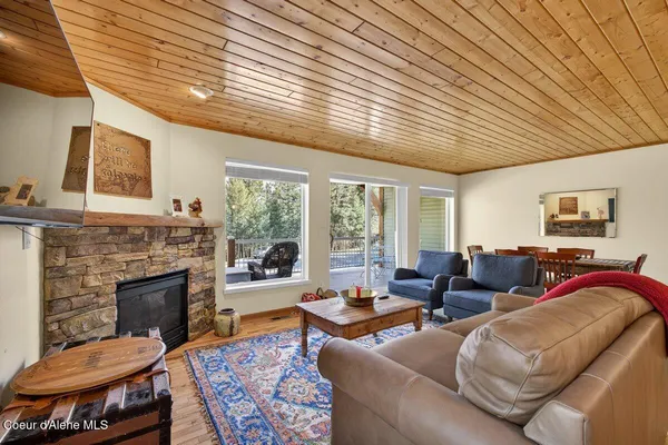 $545,000 | 33885 North Moonbeam Court, Bayview, ID 83803