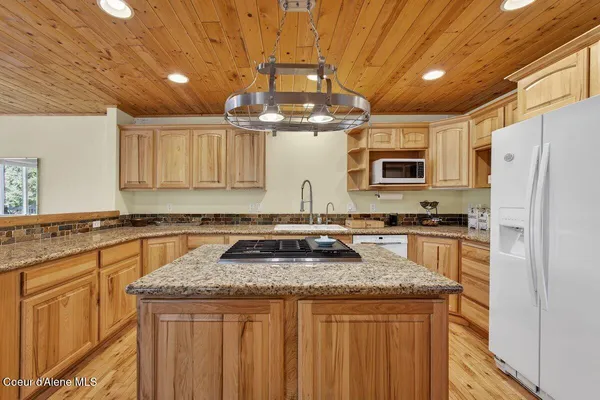 $545,000 | 33885 North Moonbeam Court, Bayview, ID 83803