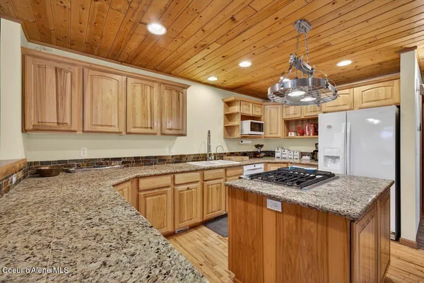 $545,000 | 33885 North Moonbeam Court, Bayview, ID 83803