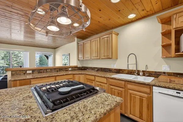 $545,000 | 33885 North Moonbeam Court, Bayview, ID 83803