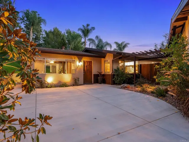 $940,000 | 1130 Pebble Springs Lane, Escondido, CA 92026