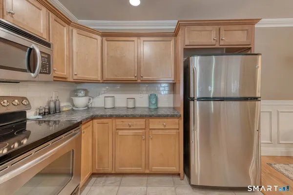 $395,000 | 95 South Ridge Lane, Unit E201, Berlin, CT 06037