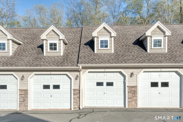 $395,000 | 95 South Ridge Lane, Unit E201, Berlin, CT 06037