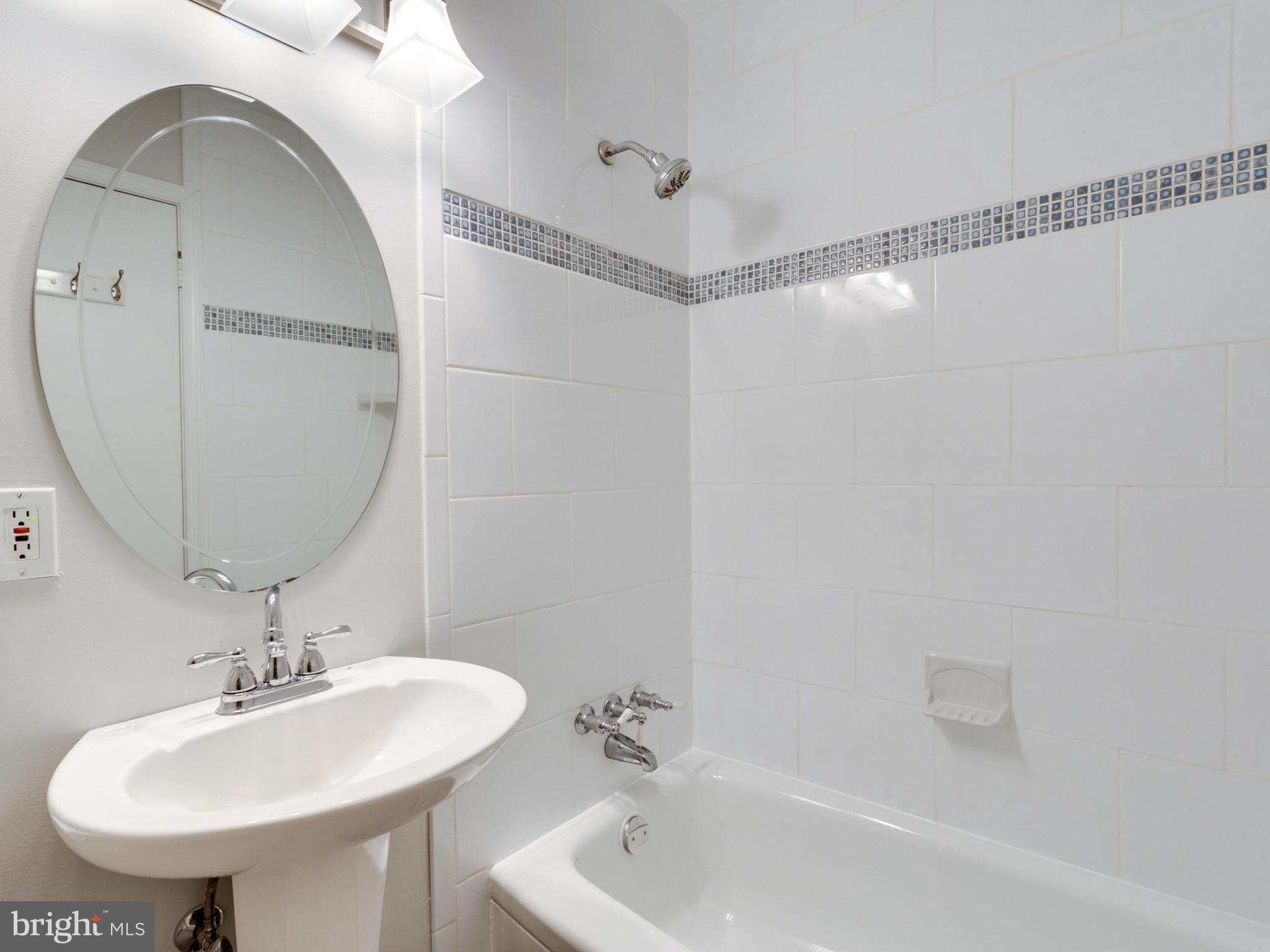 8141 Edmonton Court Springfield, VA 22152 - Photo 20 of 30 Bath