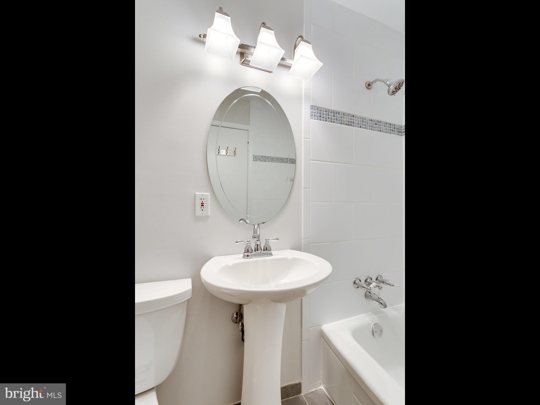 8141 Edmonton Court Springfield, VA 22152 - Photo 21 of 30 Bath