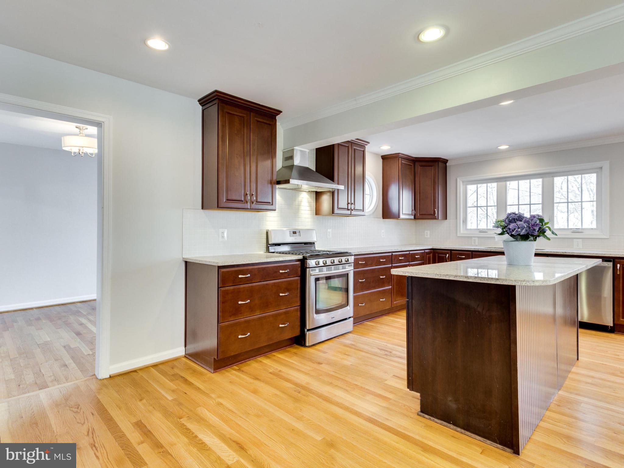 8141 Edmonton Court Springfield, VA 22152 - Photo 4 of 30 Kitchen