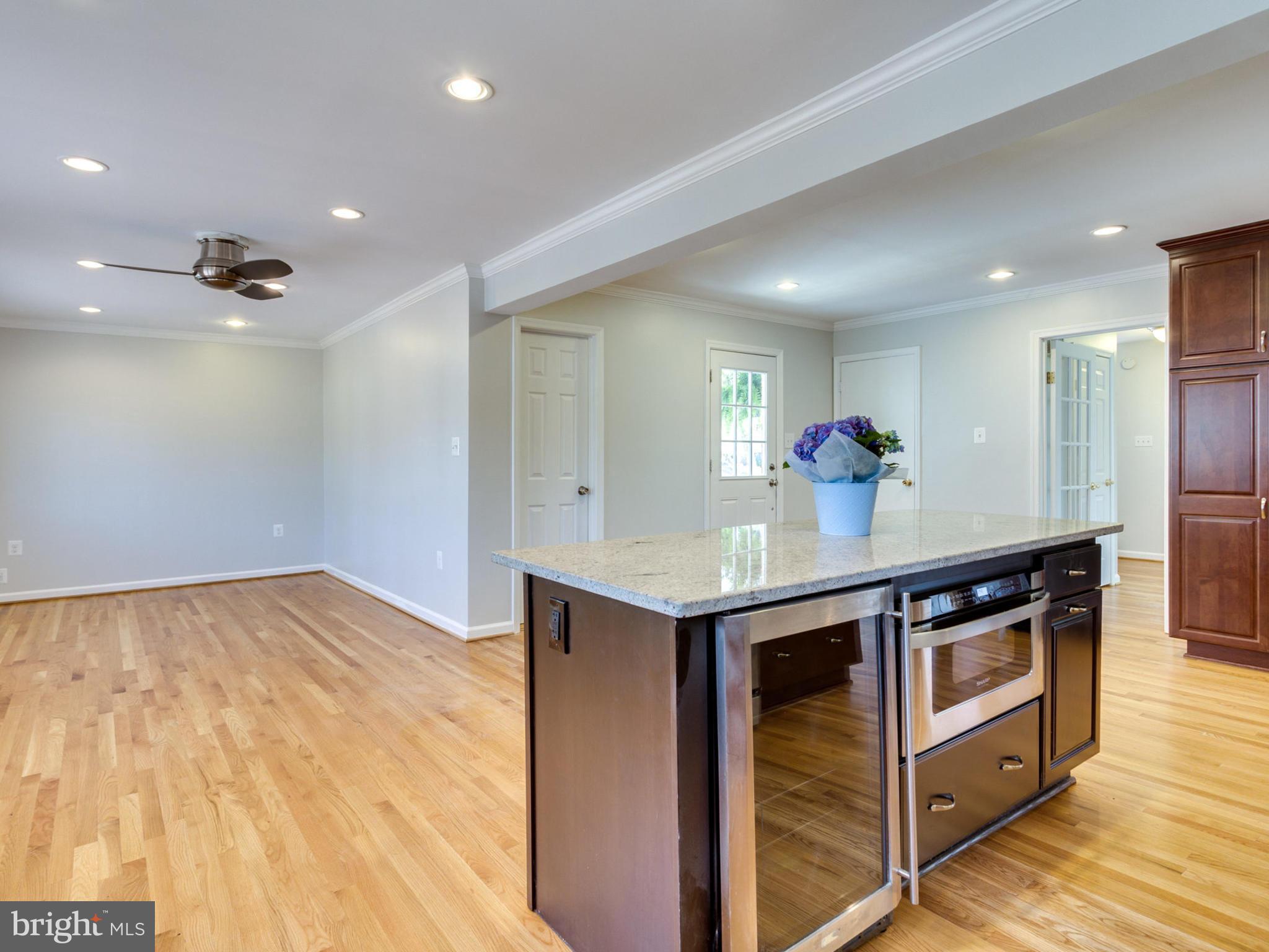 8141 Edmonton Court Springfield, VA 22152 - Photo 5 of 30 Eat in Kitchen