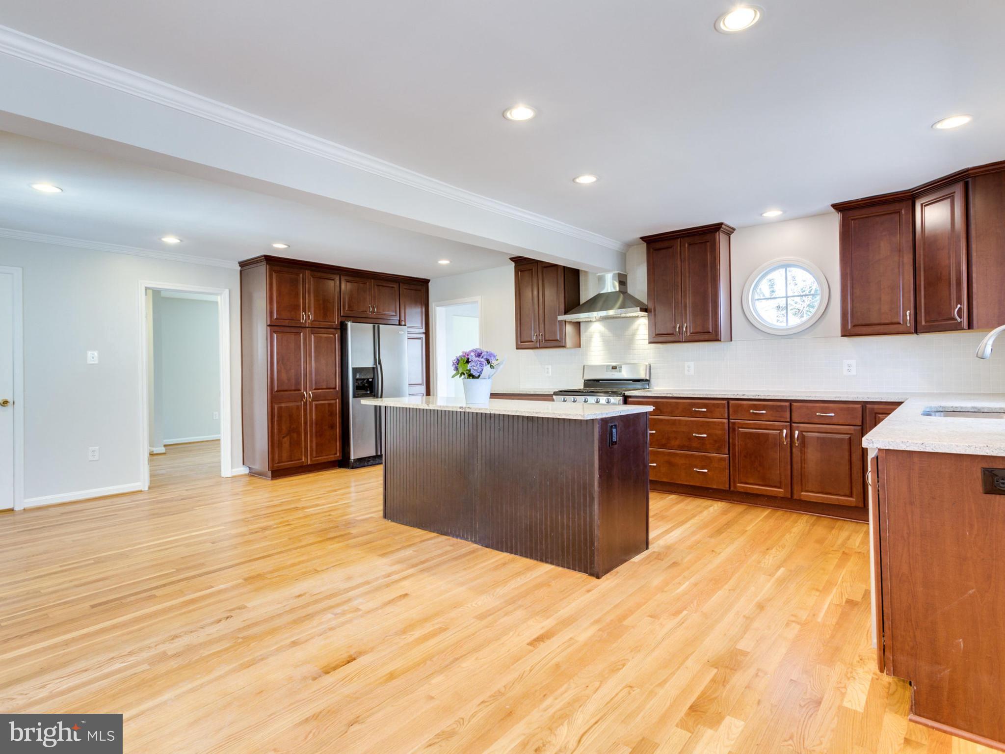 8141 Edmonton Court Springfield, VA 22152 - Photo 6 of 30 Kitchen