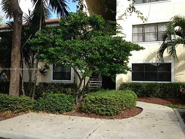 610 South Park Road, Unit 111 Hollywood, FL 33021 - Photo 3 of 7 a front view of a house with a yard