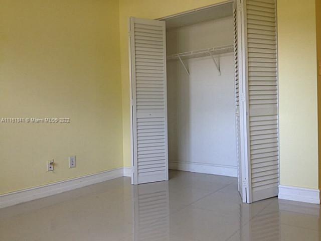 610 South Park Road, Unit 111 Hollywood, FL 33021 - Photo 5 of 7 an empty room with a hallway