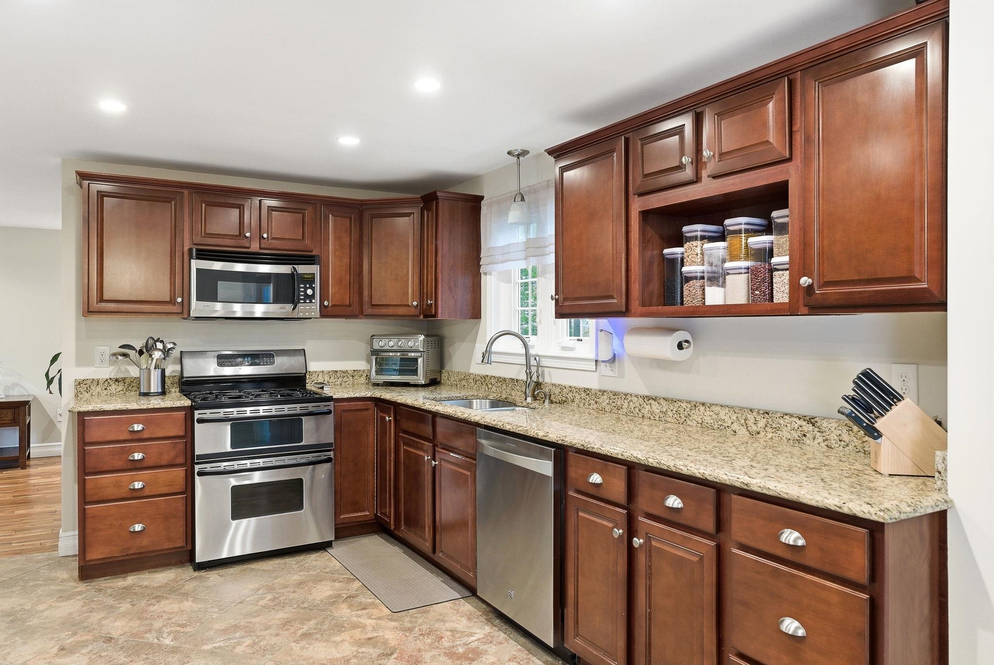 56 Timberline Drive Nashua, NH 03062 - Photo 5 of 33