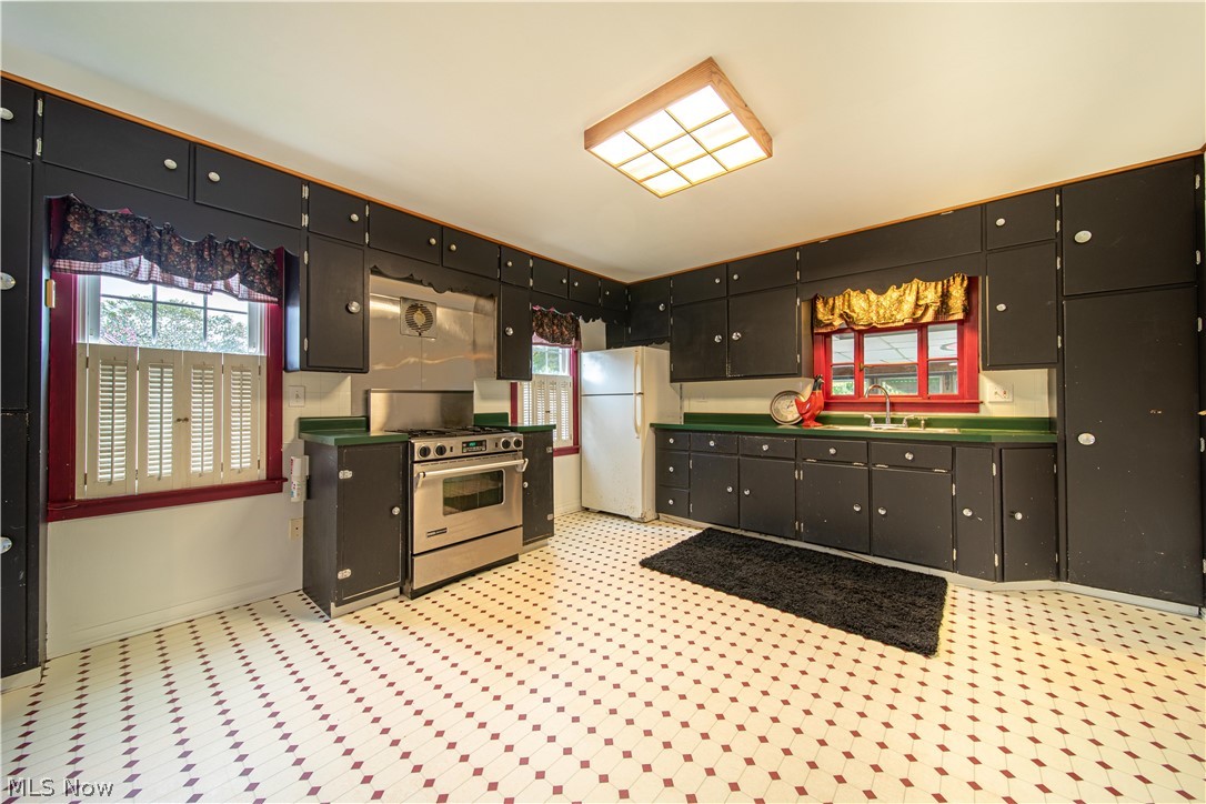 4639 Webb Road Perry, OH 44081 - Photo 7 of 34 Large eat-in kitchen!