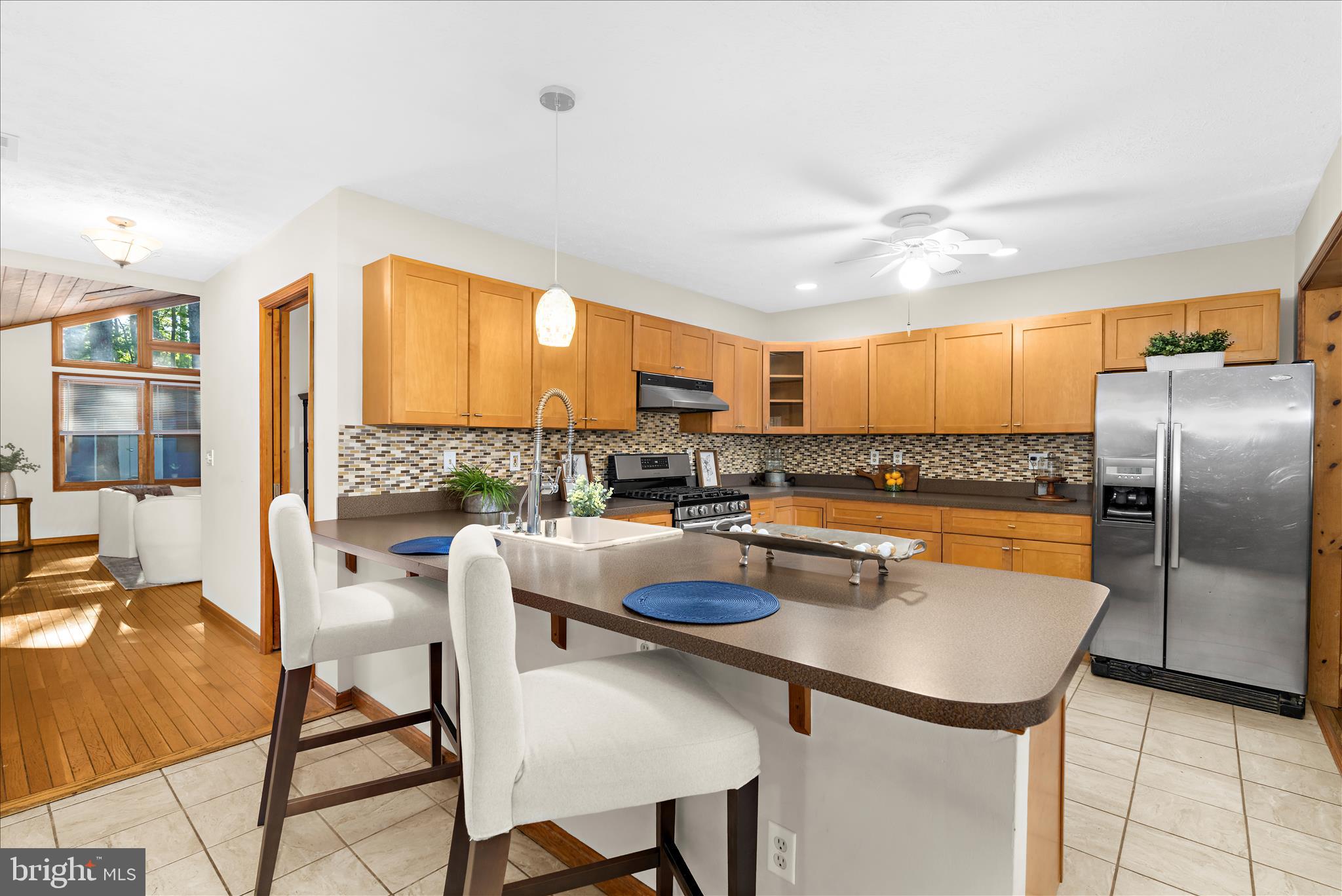 318 Wicomico Road Stevensville, MD 21666 - Photo 15 of 51 Peninsula with seating