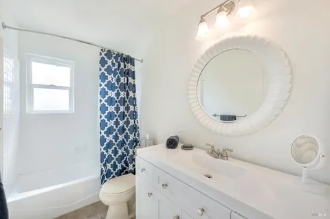 $1,395,000 | 1000 East Sunnyslope Road, Petaluma, CA 94952