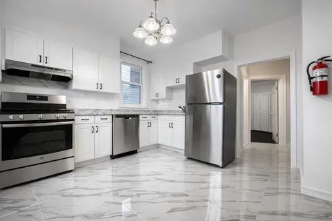 $2,800 | 304 Fulton Avenue, Unit 2, Jersey City, NJ 07305