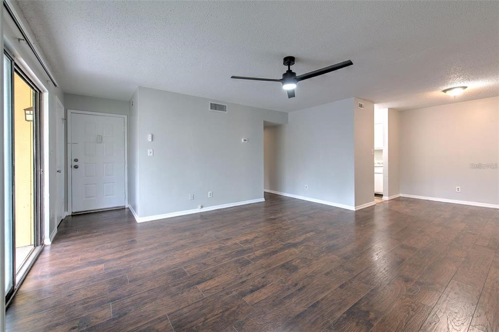 13403 Arbor Pointe Circle, Unit 304 Tampa, FL 33617 - Photo 5 of 26