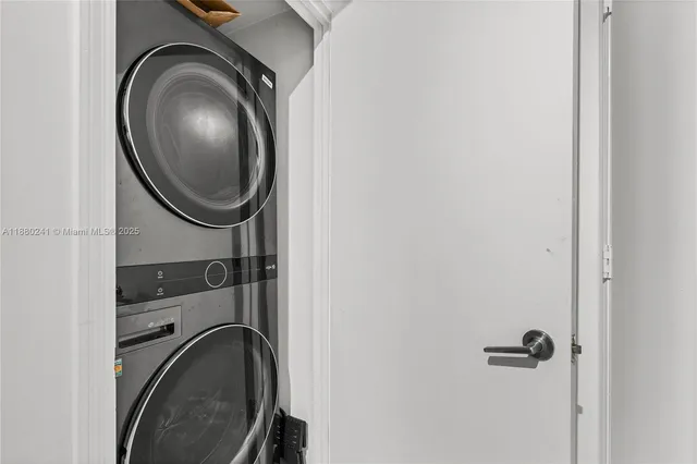 a picture of a table and chairs