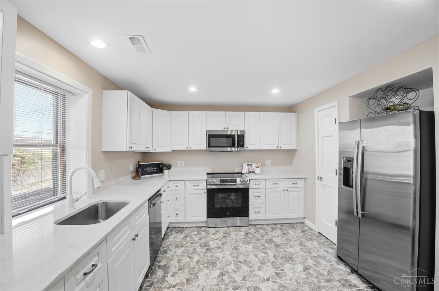 6453 Strout Road Morrow, OH 45152 - Photo 12 of 47