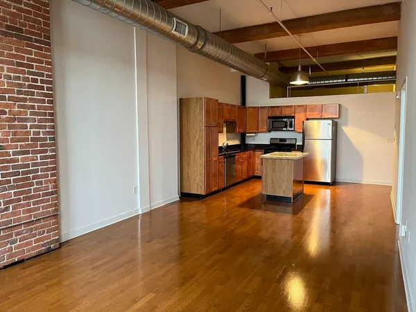 $2,400 | 160 Fremont Street, Unit 208, Worcester, MA 01603