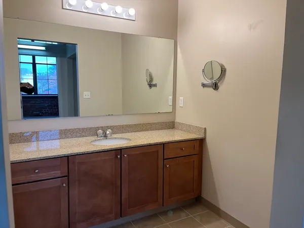 $2,400 | 160 Fremont Street, Unit 208, Worcester, MA 01603