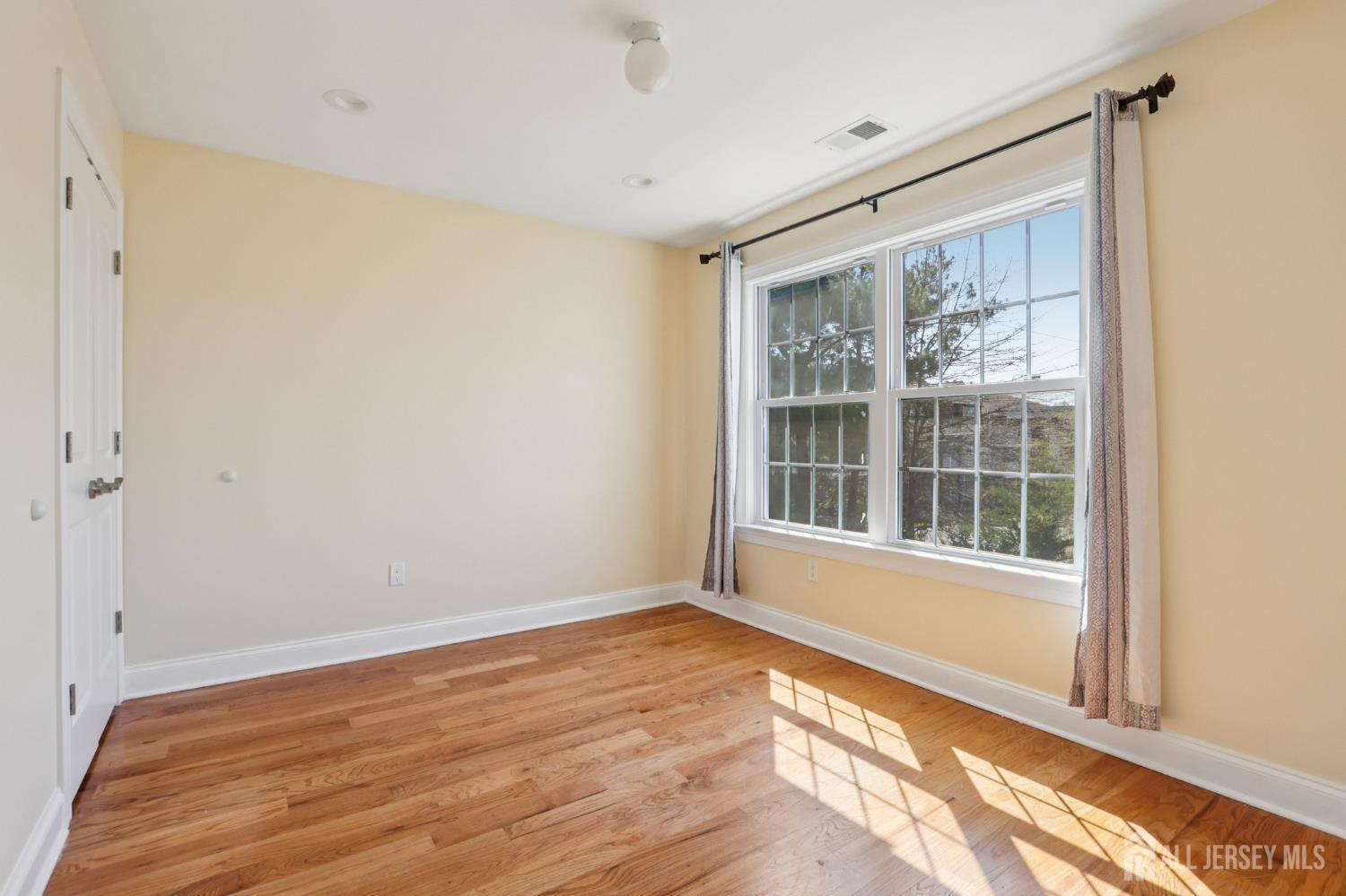 32 Cinder Road, Unit 3 Edison, NJ 08820 - Photo 29 of 39