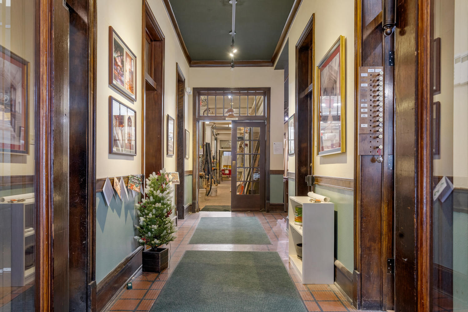 112 West Hill Street Champaign, IL 61820 - Photo 13 of 72 a lobby with furniture and windows