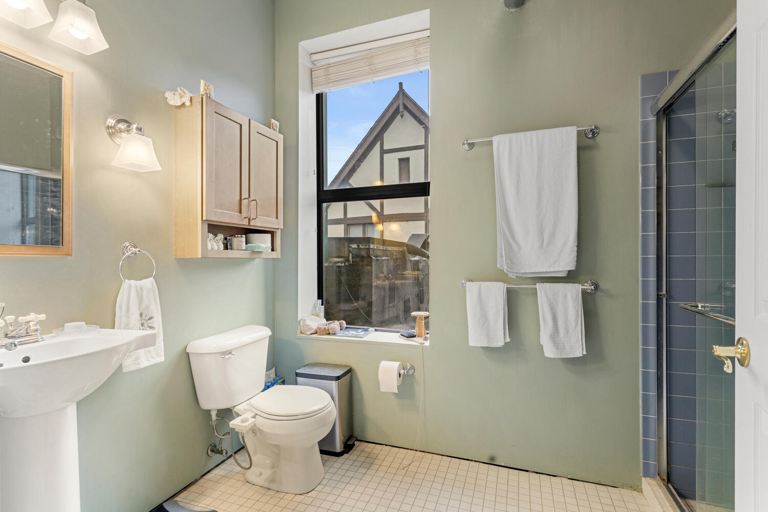 112 West Hill Street Champaign, IL 61820 - Photo 41 of 72 a bathroom with a toilet sink and shower