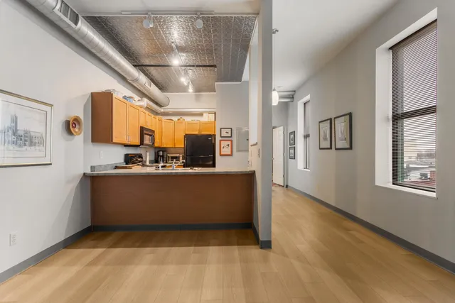 a black and white photo of a black and white photo