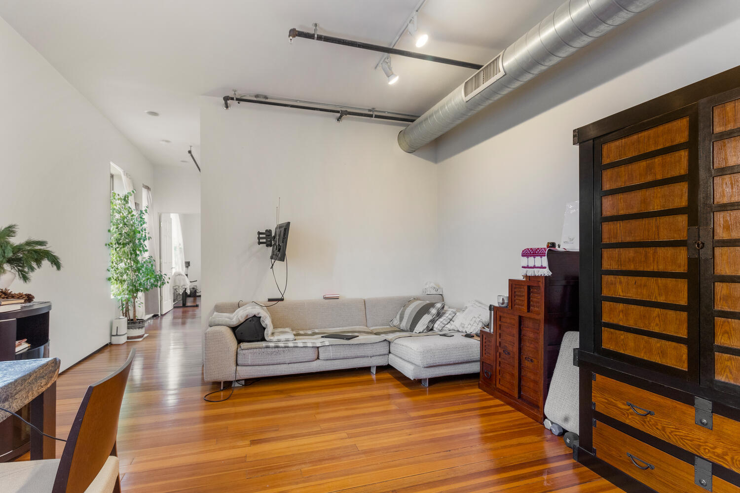 112 West Hill Street Champaign, IL 61820 - Photo 62 of 72 a living room with furniture and a window