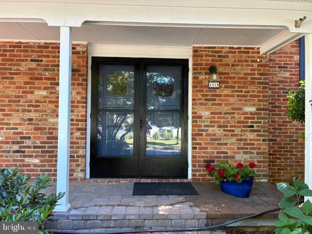 1518 Winchester Road Annapolis, MD 21409 - Photo 2 of 6 Covered front porch