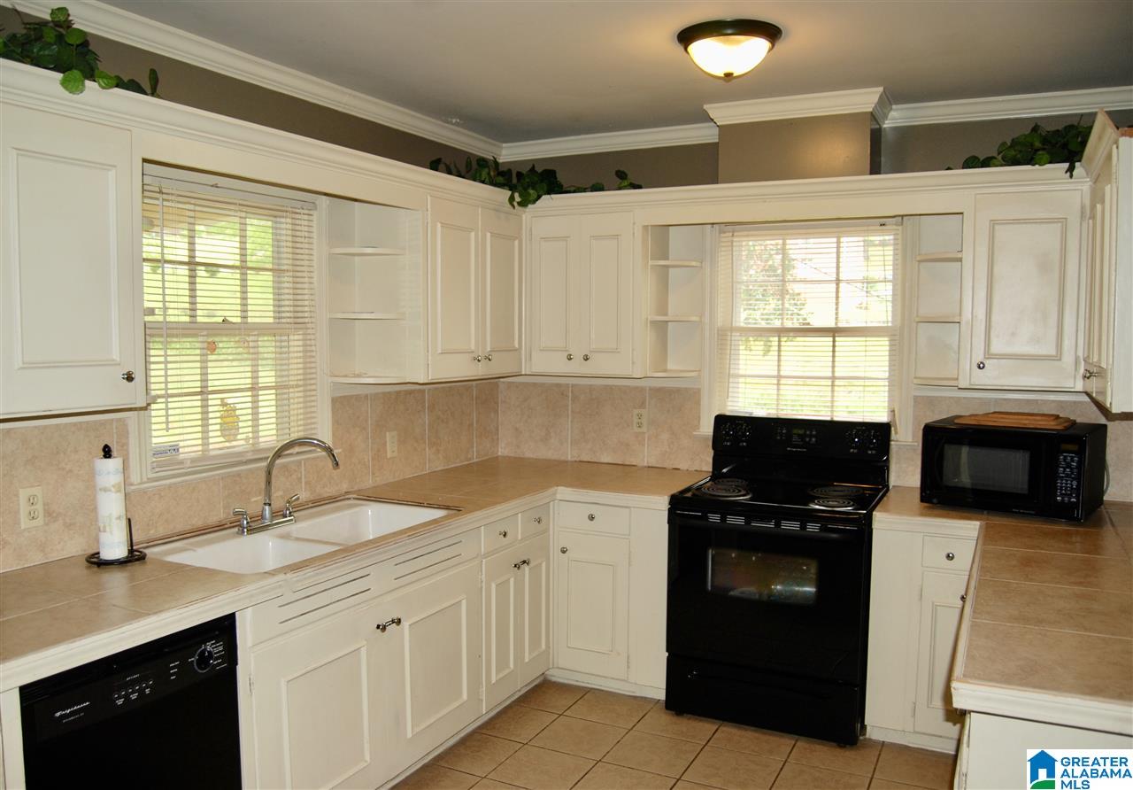 525 Lake Ridge Drive Bessemer, AL 35020 - Photo 6 of 44