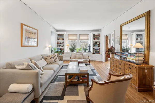 $925,000 | 9 Tanglewylde Avenue, Unit 4B, Bronxville, NY 10708