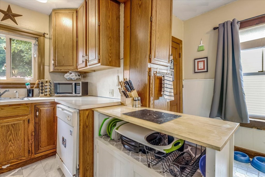 4 Walnut Street Taunton, MA 02780 - Photo 9 of 25