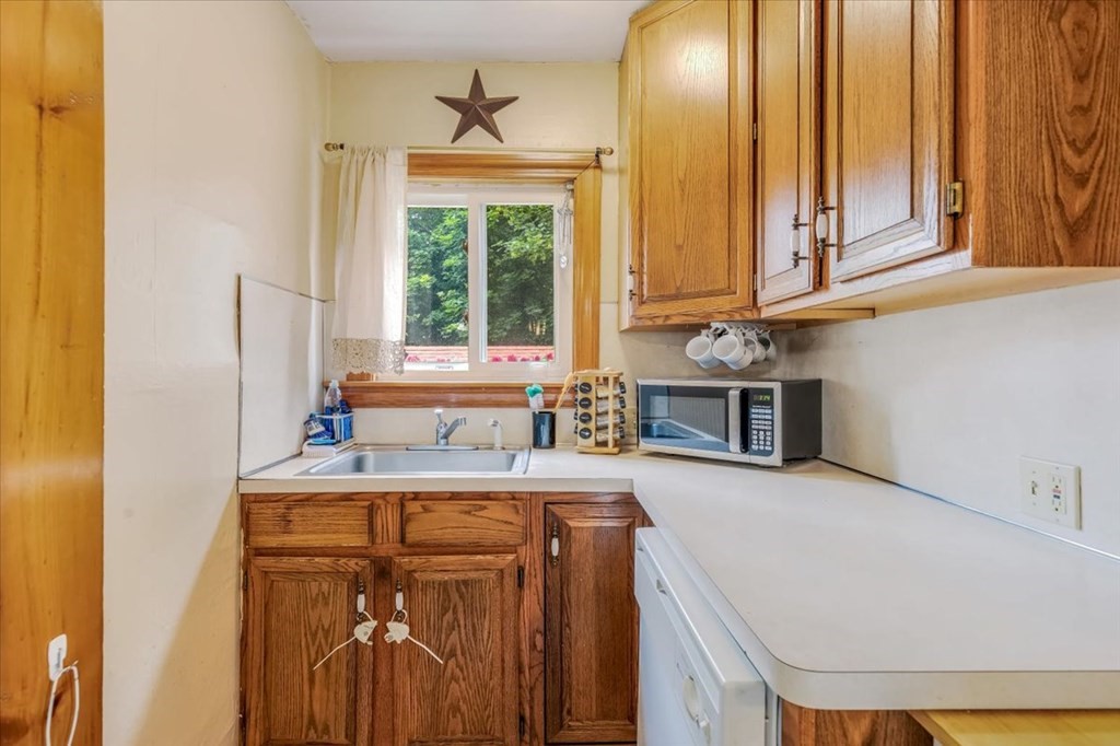 4 Walnut Street Taunton, MA 02780 - Photo 10 of 25